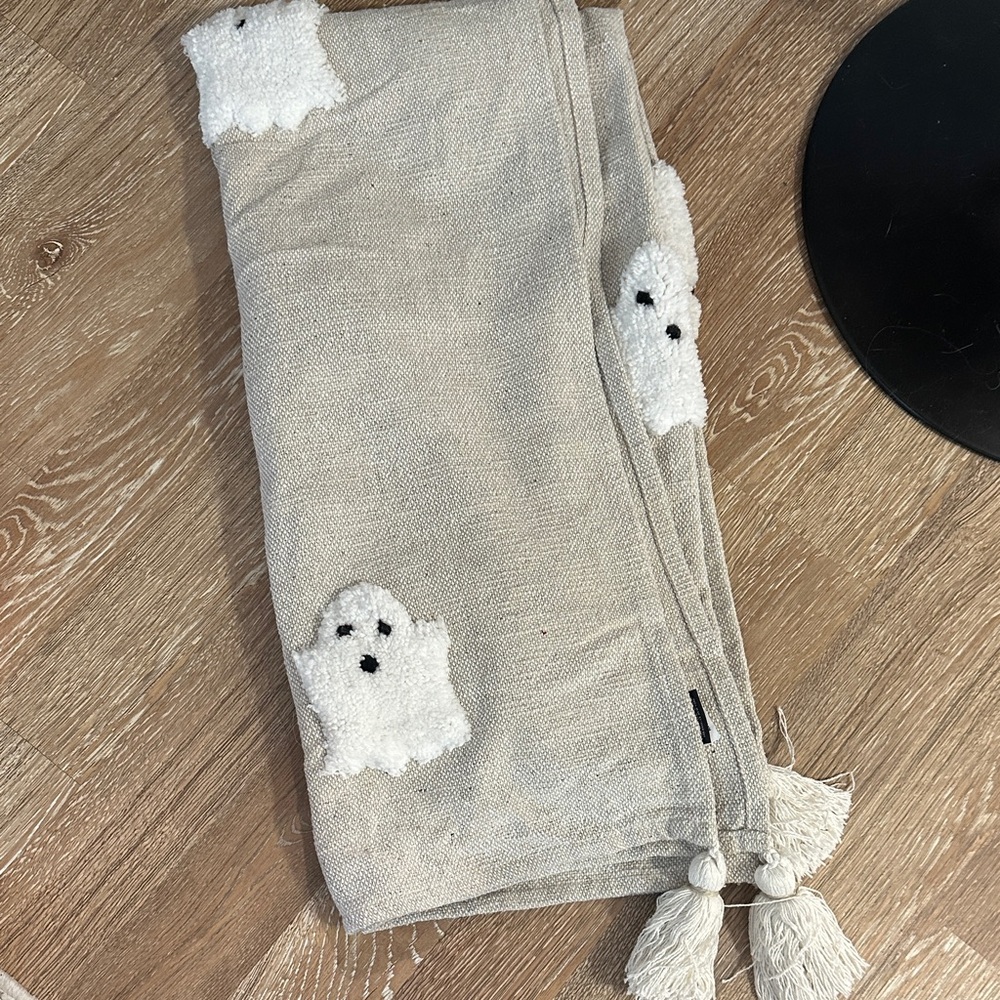 T.J.Maxx Beige Ghost Embroidered Throw Blanket